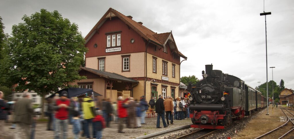 i-pix Creativ - Kreative Nomaden - Aufnahme der Öchsle Schmalspurbahn am Bahnhof Ochsenhausen - Fotografie für Business und Webdesign